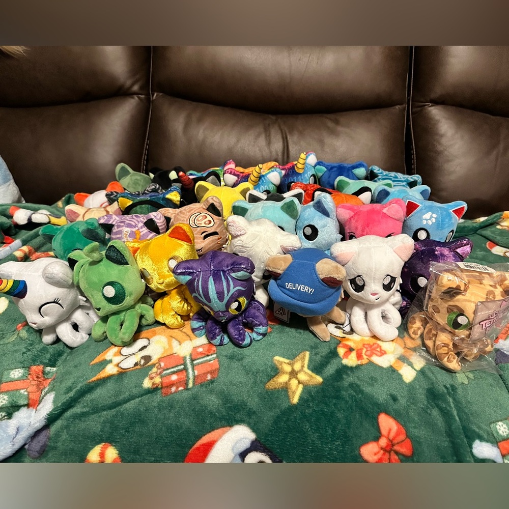 Lot of 35 Tentacle kitty little ones